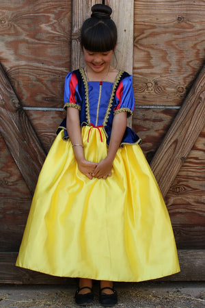 Robe jaune princesse de contes de fées