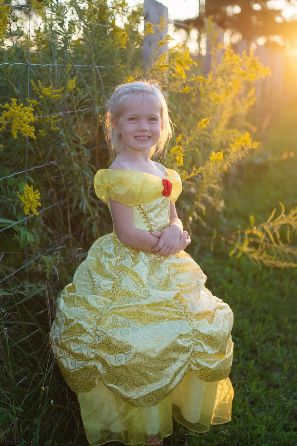 Robe dorée de princesse de conte de fées