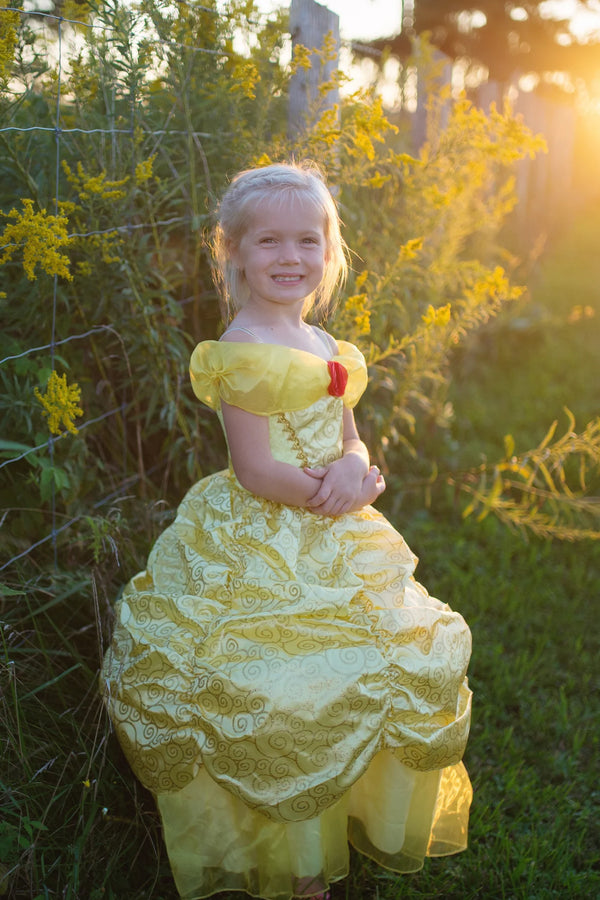 Robe dorée de princesse de conte de fées