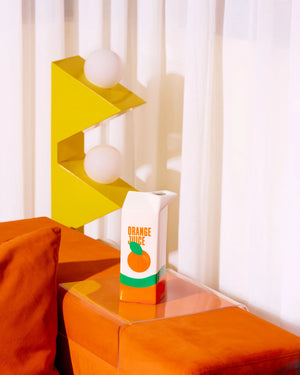 Vase orange juice