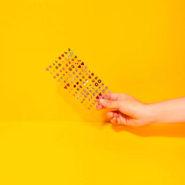 Boucle d’oreilles autocollantes Omy