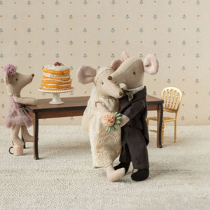 Couple de mariés dans son joli coffret, maman et papa Souris Maileg