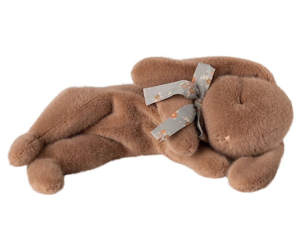 Peluche lapin couché small marron Maileg